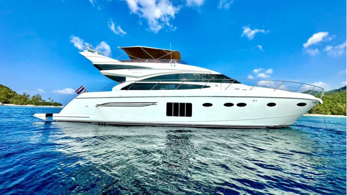 Luminar — 64ft Princess Yacht सुपरयॉट Charter Koh Samui