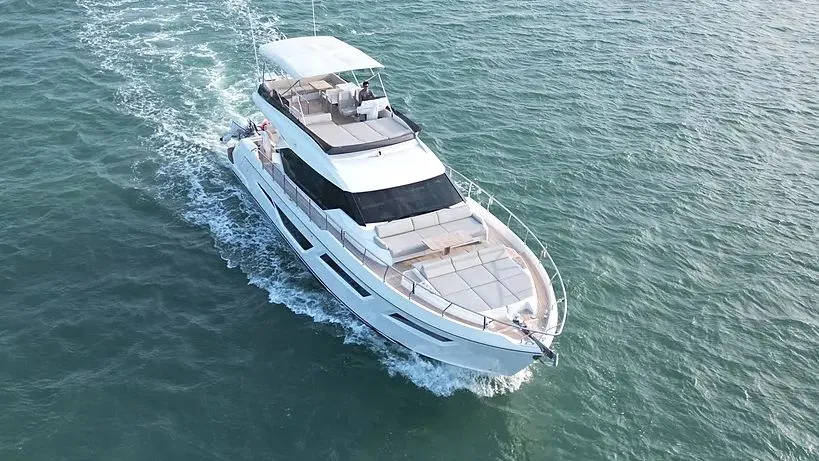 Crémant — 58ft Ferretti Motor Yacht Charter Phuket